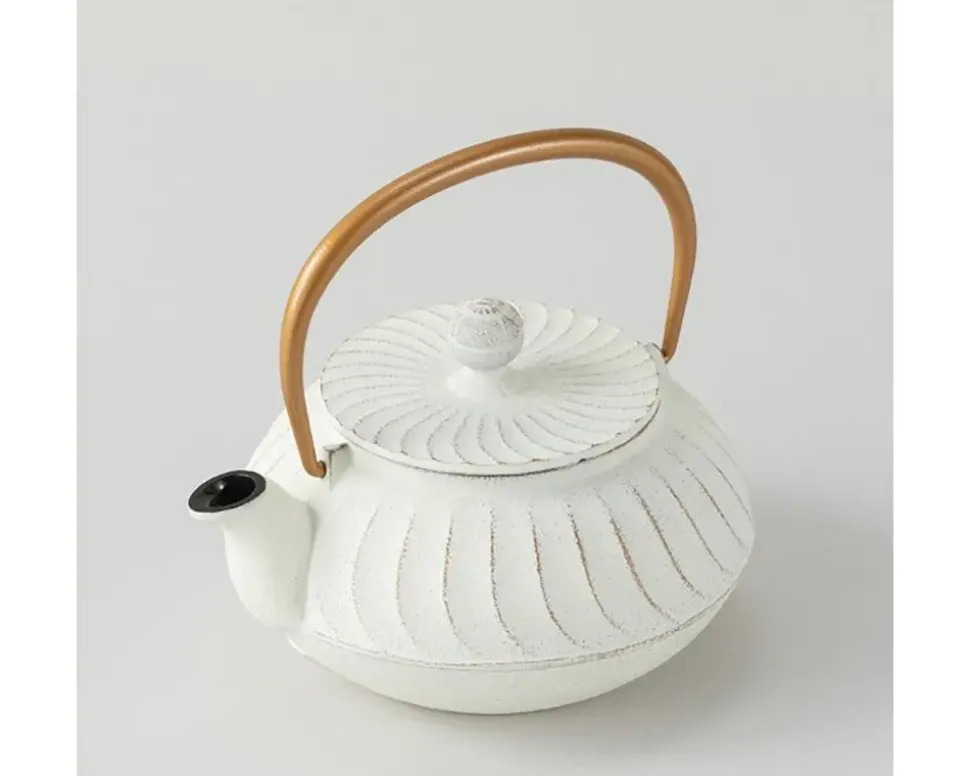 cast_iron_teapot_white_wa_2.webp MIYA Company Teapots - Cast Iron^Cast Iron Teapot White Wave Gold Handle