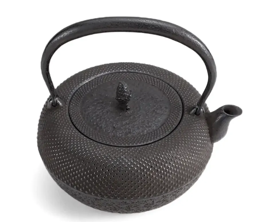 iwachu_kettle_tetsubin_hi_2.webp MIYA Company Teapots - Cast Iron^Iwachu Kettle Tetsubin Higuchi Arare